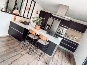 Maisons de vacances Duplex, hyper-central - piscine privee - garage : photos des chambres