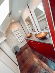 Maisons de vacances Duplex, hyper-central - piscine privee - garage : photos des chambres