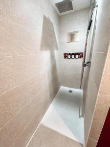 Maisons de vacances Duplex, hyper-central - piscine privee - garage : photos des chambres