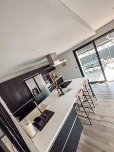 Maisons de vacances Duplex, hyper-central - piscine privee - garage : photos des chambres