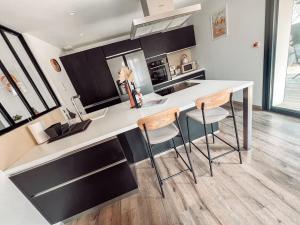 Maisons de vacances Duplex, hyper-central - piscine privee - garage : photos des chambres