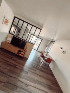 Maisons de vacances Duplex, hyper-central - piscine privee - garage : photos des chambres