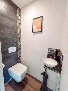 Maisons de vacances Duplex, hyper-central - piscine privee - garage : photos des chambres