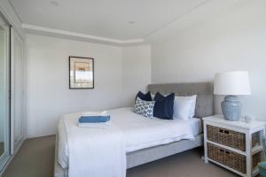 Manly Beachfront 2 bed, Aircon, Renovated with Beach Views