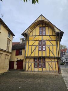 Appartements La Dauphine - Private Parking & Courtyard : photos des chambres