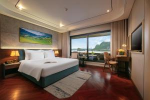 Calista Cruise - A Ha Long Bay Spectacle