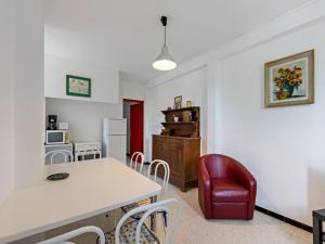 Appartements Apartment with pool amid vineyards and near the beach : photos des chambres