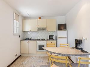 Appartements Apartment with pool amid vineyards and near the beach : photos des chambres