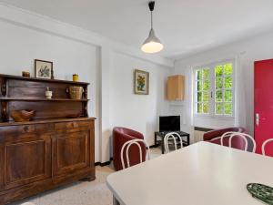 Appartements Apartment with pool amid vineyards and near the beach : photos des chambres