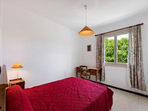 Apartment with pool amid vineyards and near the beach