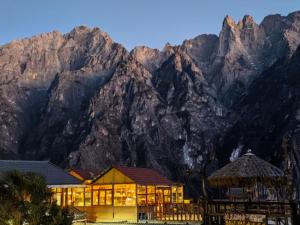 Tiger Leaping Half Way Guest House