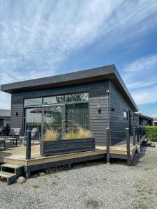 Beachfront Holiday Home With Sea View For 6 Guests