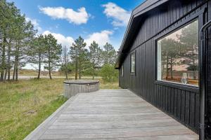 Holiday Home With Hot Tub In Sjællands Odde
