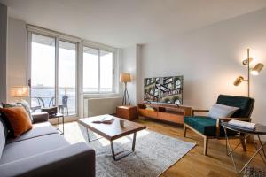 Hells Kitchen 1BR w Gym Doorman Lounge NYC-249