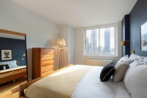 Hells Kitchen 1BR w Gym Doorman Lounge NYC-249