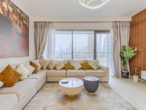 TRPS - Downtown Views II Tower 2, Downtown Dubai - 3BR plus Maids - Stylish Apartment Near Burj Khalifa & Attractions