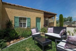 Maisons de vacances Attractive holiday home with shared pool in the Luberon : photos des chambres