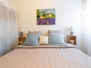 Maisons de vacances Attractive holiday home with shared pool in the Luberon : photos des chambres