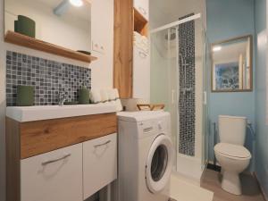 Maisons de vacances Attractive holiday home with shared pool in the Luberon : photos des chambres