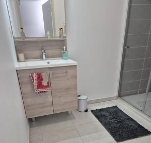 Apartment with terrace near the beach