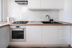 Kochanowskiego Parkside Apartment by BookingHost