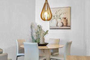 Glenelg Outlook - Beachfront Stay by Moseley Square