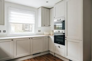 Modern 5-bed Home in Maida Vale