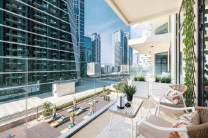 FIRST CLASS 2BR Luxury Canal & Pool Views