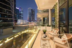 FIRST CLASS 2BR Luxury Canal & Pool Views