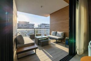 Luxurious Central Raanana Flat with Terrace - 4hvězdičkové hotely ve městě Ra‘ananna