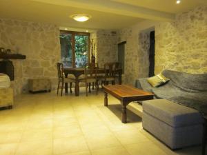Villa in Giannoudi with Pool and Beach Nearby