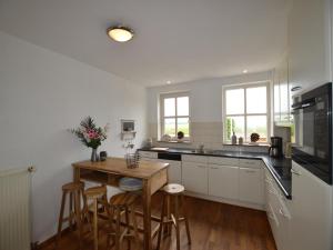 Farmhouse in Elsendorp near Forest Trails