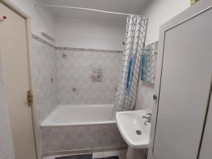 Appartements L-Echappee belle Charming duplex 2-4 p hypercenter : photos des chambres