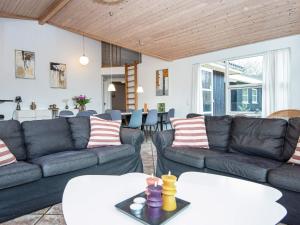 12 person holiday home in Ebeltoft-By Traum