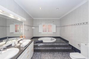 4BR Chalet El Romero-Private Pool, Barbecue & Chill