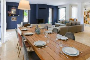 Bastide Blanche Villa with swimming pool and pétanque court in Lourmarin