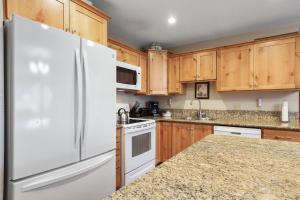 2 Bedroom Kirkwood Condo – Across the Street from Village condo