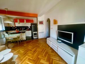 Modern Central Flat