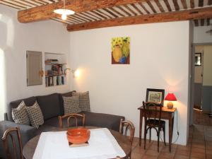 Holiday Home in Lacoste with Pool