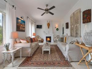 Elegant Villa with Pool