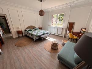 Maisons de vacances Le Poirier au Roi, Villa avec Piscine, Jacuzzi, Parc, Etang et calme : photos des chambres