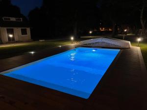 Maisons de vacances Le Poirier au Roi, Villa avec Piscine, Jacuzzi, Parc, Etang et calme : photos des chambres