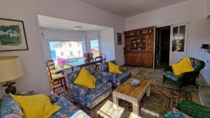 Chalet con jardín y vistas al mar