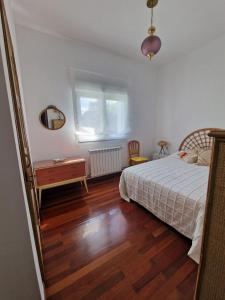 Chalet con jardín y vistas al mar