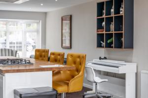 Stylish 2-Bedroom Home with Garden in Leafy Ickenham