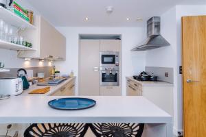 Elegant 2BR City Flat near Northern Quarter