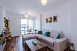 Elegant 2BR City Flat near Northern Quarter