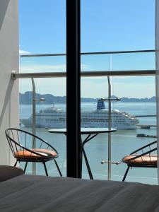 Em Apartment - Ocean and Lighthouse View, Sapphire Residence S2