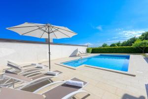 Villa The Mulberry Stonehouse by Istrialux