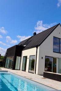 Seaside villa with pool